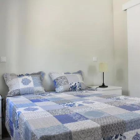 Charming House With Shared Pool In + Enclosed Garden * Requiao