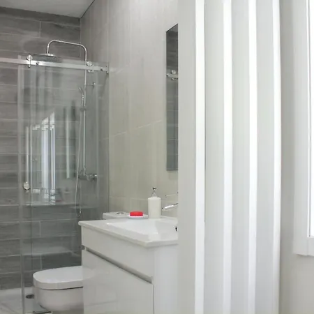 Charming House With Shared Pool In + Enclosed Garden *