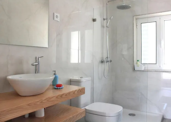 Charming House With Shared Pool In + Enclosed Garden 펜션 *