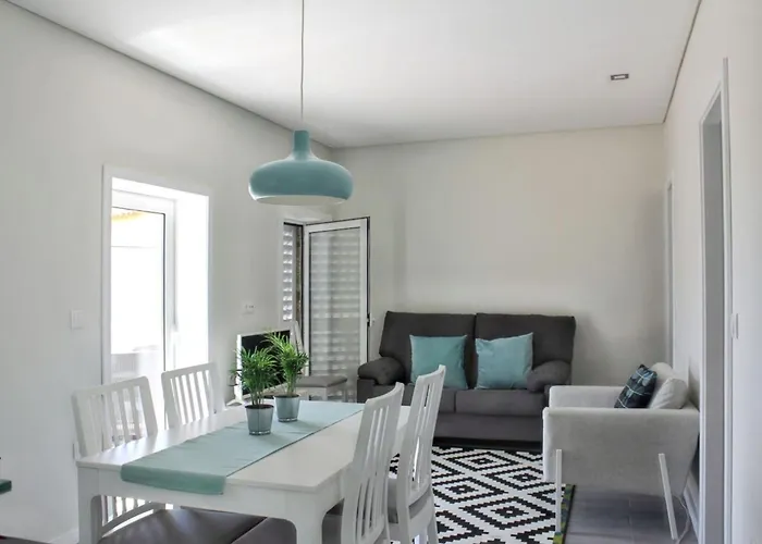 Charming House With Shared Pool In + Enclosed Garden 펜션 *