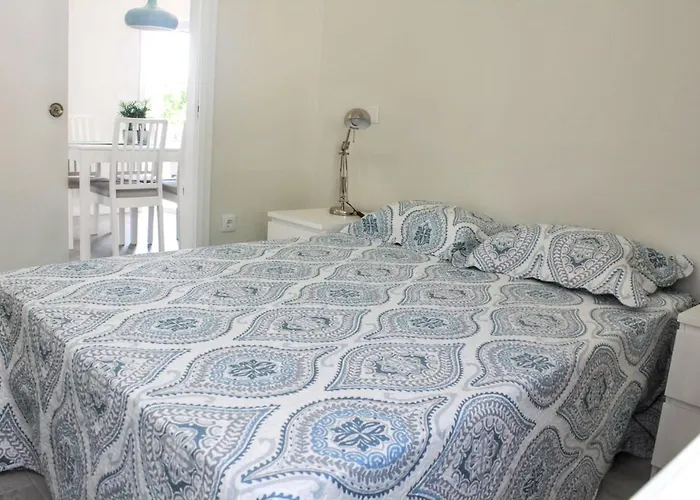 Charming House With Shared Pool In + Enclosed Garden 펜션 Requiao